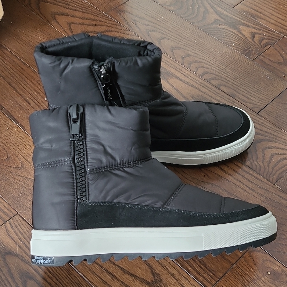 New Blondo Samarie Black High-Top Women's Boot Waterproof Nylon Suede size 6